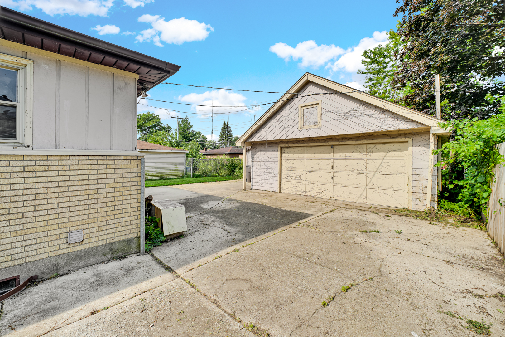 15634 Woodlawn East Avenue