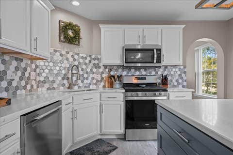 Tiny photo for 3368 Renard Lane, St. Charles, IL 60175 (MLS # 12730751)