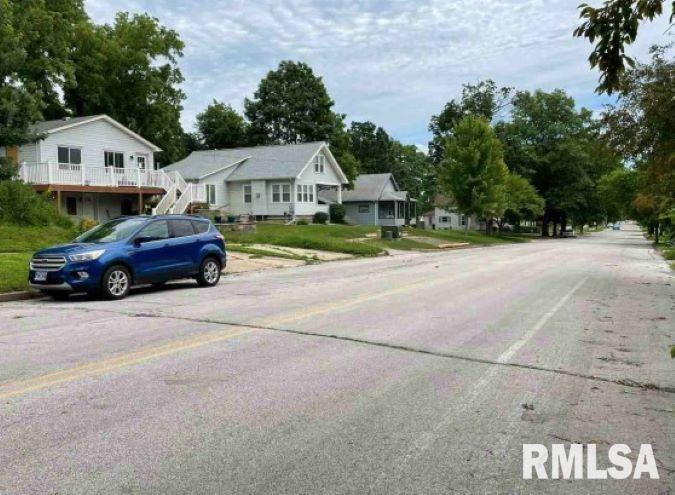 813 W 2ND Street
