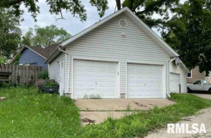 813 W 2ND Street