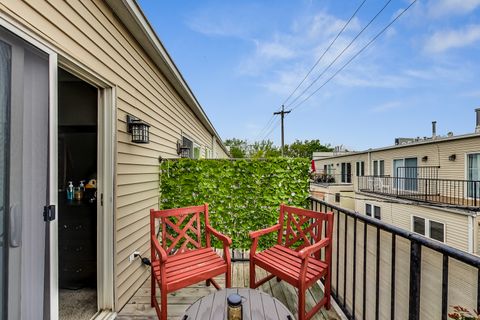 Tiny photo for 4915 W GUNNISON Street #D, Chicago, IL 60630 (MLS # 12634358)