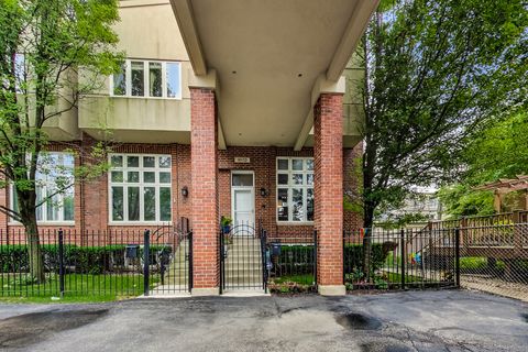 Photo of 4915 W GUNNISON Street #D, Chicago, IL 60630 (MLS # 12634358)