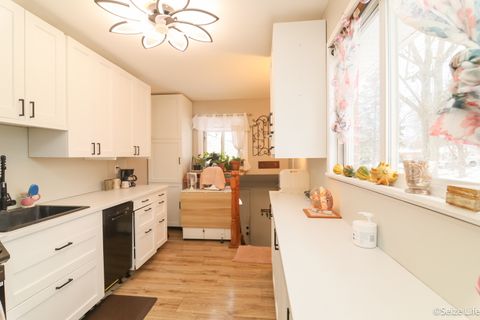 Tiny photo for 52 Wren Road, Carpentersville, IL 60110 (MLS # 12533309)