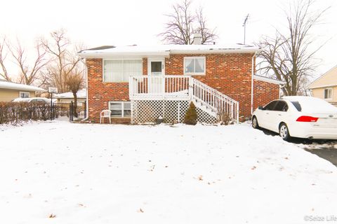 Photo of 52 Wren Road, Carpentersville, IL 60110 (MLS # 12533309)