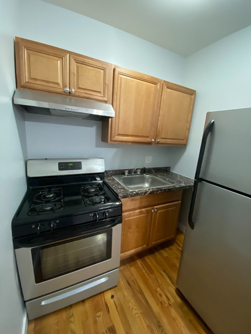 7456 N Greenview Avenue 3A