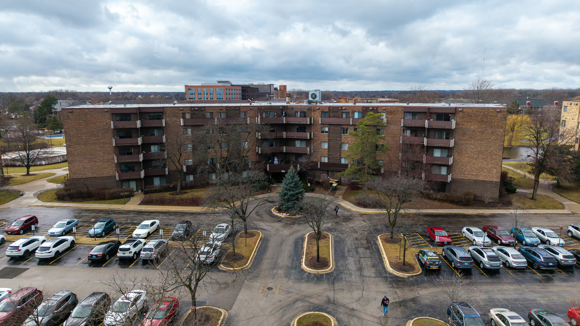 840 WELLINGTON Avenue 306