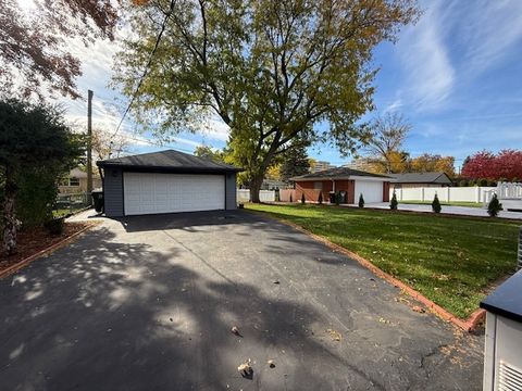 Tiny photo for 1301 Lois Avenue, Park Ridge, IL 60068 (MLS # 12515474)
