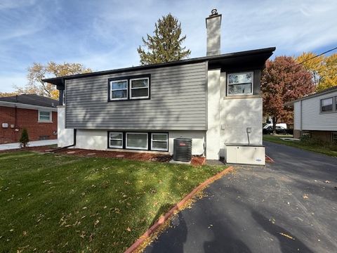 Tiny photo for 1301 Lois Avenue, Park Ridge, IL 60068 (MLS # 12515474)