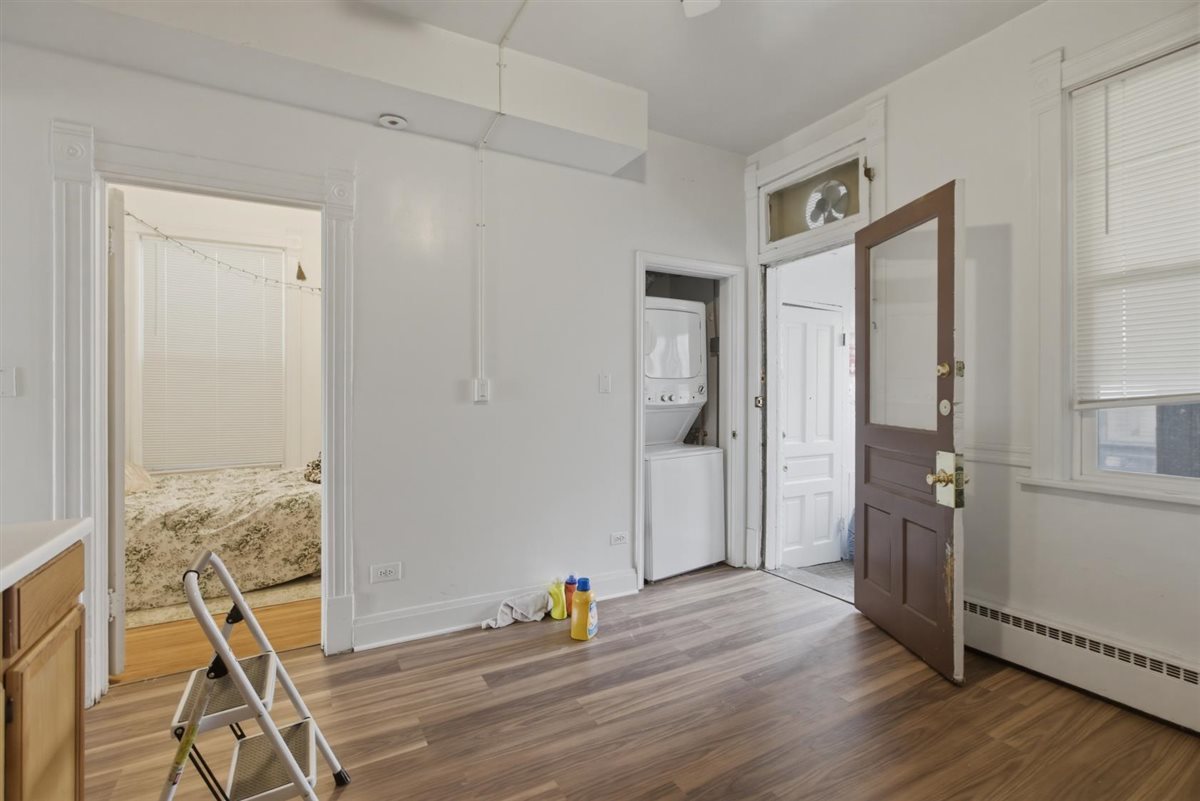 3507 N Seminary Avenue 2F