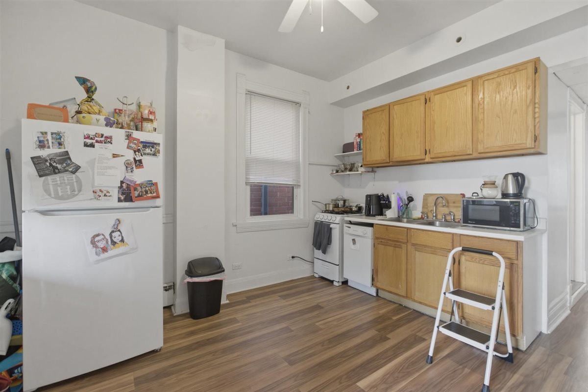 3507 N Seminary Avenue 2F