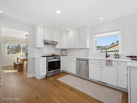 Tiny photo for 212 Woodstock Avenue, Clarendon Hills, IL 60514 (MLS # 12575118)