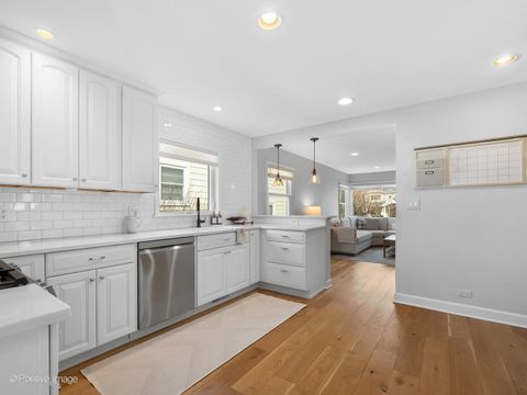 Tiny photo for 212 Woodstock Avenue, Clarendon Hills, IL 60514 (MLS # 12575118)