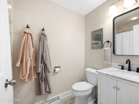 Tiny photo for 212 Woodstock Avenue, Clarendon Hills, IL 60514 (MLS # 12575118)