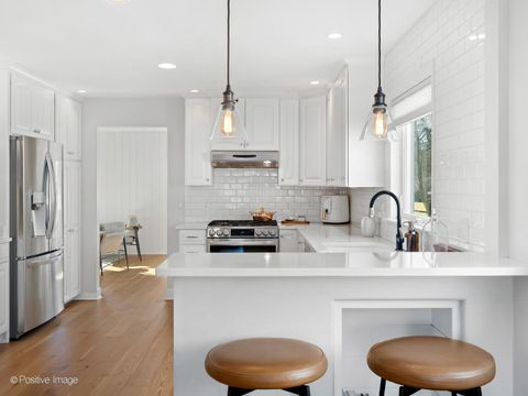 Tiny photo for 212 Woodstock Avenue, Clarendon Hills, IL 60514 (MLS # 12575118)