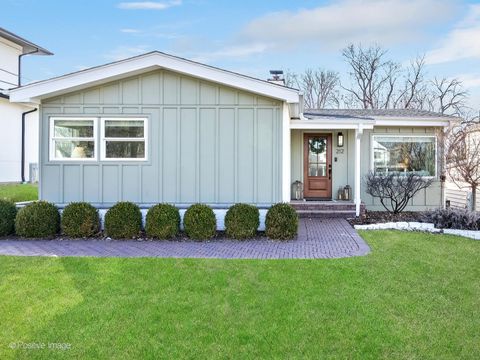 Photo of 212 Woodstock Avenue, Clarendon Hills, IL 60514 (MLS # 12575118)