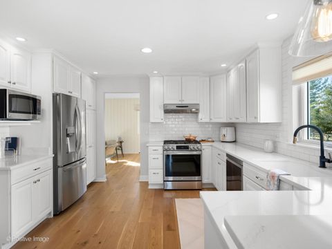 Tiny photo for 212 Woodstock Avenue, Clarendon Hills, IL 60514 (MLS # 12575118)