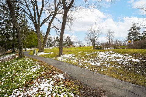 Tiny photo for 827 N Driveway, Glen Ellyn, IL 60137 (MLS # 12588707)