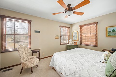 Tiny photo for 827 N Driveway, Glen Ellyn, IL 60137 (MLS # 12588707)