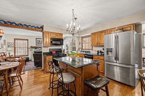 Tiny photo for 827 N Driveway, Glen Ellyn, IL 60137 (MLS # 12588707)