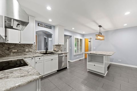 Tiny photo for 5509 Aspen Avenue, Downers Grove, IL 60515 (MLS # 12511803)