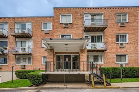 Photo of 8541 Lotus Avenue #914, Skokie, IL 60077 (MLS # 12473192)