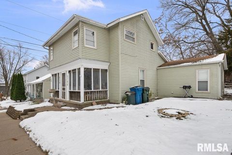 Photo of 610 LINN Street, Muscatine, IA 52761 (MLS # QC4270071)