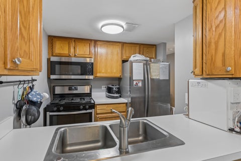 Tiny photo for 1981 Kenilworth Circle #G, Hoffman Estates, IL 60169 (MLS # 12673644)