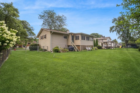 Tiny photo for 1305 E Sanborn Drive, Palatine, IL 60074 (MLS # 12702818)
