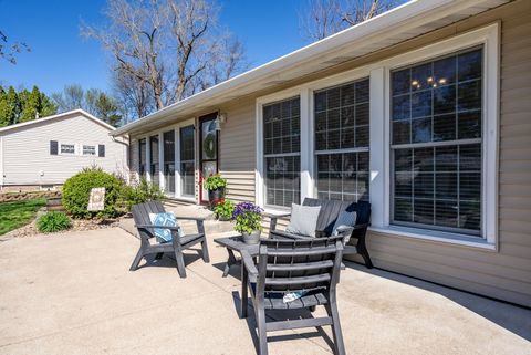 Tiny photo for 3921 29th Street, Rock Island, IL 61201 (MLS # 12623593)