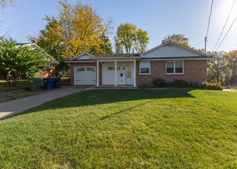 Photo of 321 Thorwaldsen Place, Clinton, IA 52732 (MLS # 12797838)