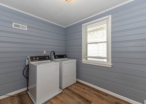Tiny photo for 321 Thorwaldsen Place, Clinton, IA 52732 (MLS # 12797838)