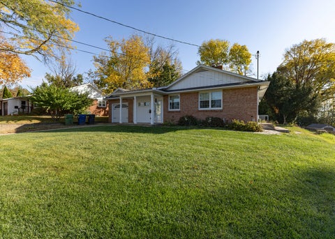 Tiny photo for 321 Thorwaldsen Place, Clinton, IA 52732 (MLS # 12797838)
