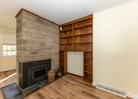 Tiny photo for 321 Thorwaldsen Place, Clinton, IA 52732 (MLS # 12797838)
