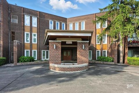 Tiny photo for 1425 Sandpebble Drive #340, Wheeling, IL 60090 (MLS # 12452382)