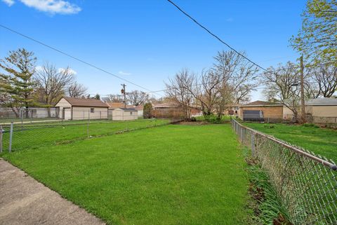 Tiny photo for 429 Geneva Avenue, Bellwood, IL 60104 (MLS # 12486311)