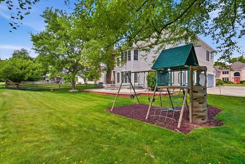 Tiny photo for 22W133 GLENRISE Court, Glen Ellyn, IL 60137 (MLS # 12664331)