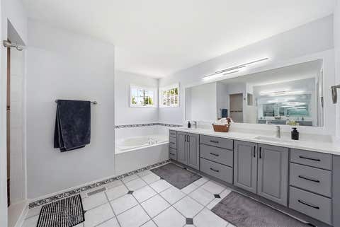 Tiny photo for 22W133 GLENRISE Court, Glen Ellyn, IL 60137 (MLS # 12664331)