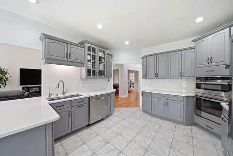 Tiny photo for 22W133 GLENRISE Court, Glen Ellyn, IL 60137 (MLS # 12664331)