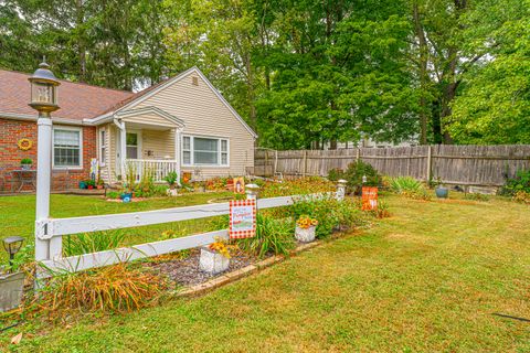Tiny photo for 1 Keokuk Street, Lincoln, IL 62656 (MLS # 12478543)