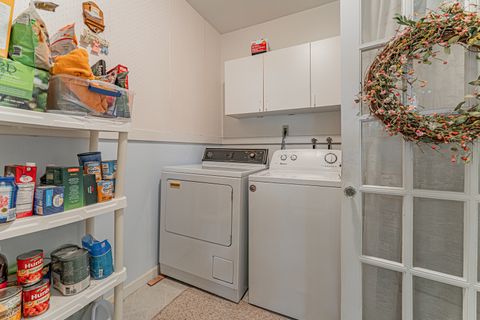 Tiny photo for 1 Keokuk Street, Lincoln, IL 62656 (MLS # 12478543)