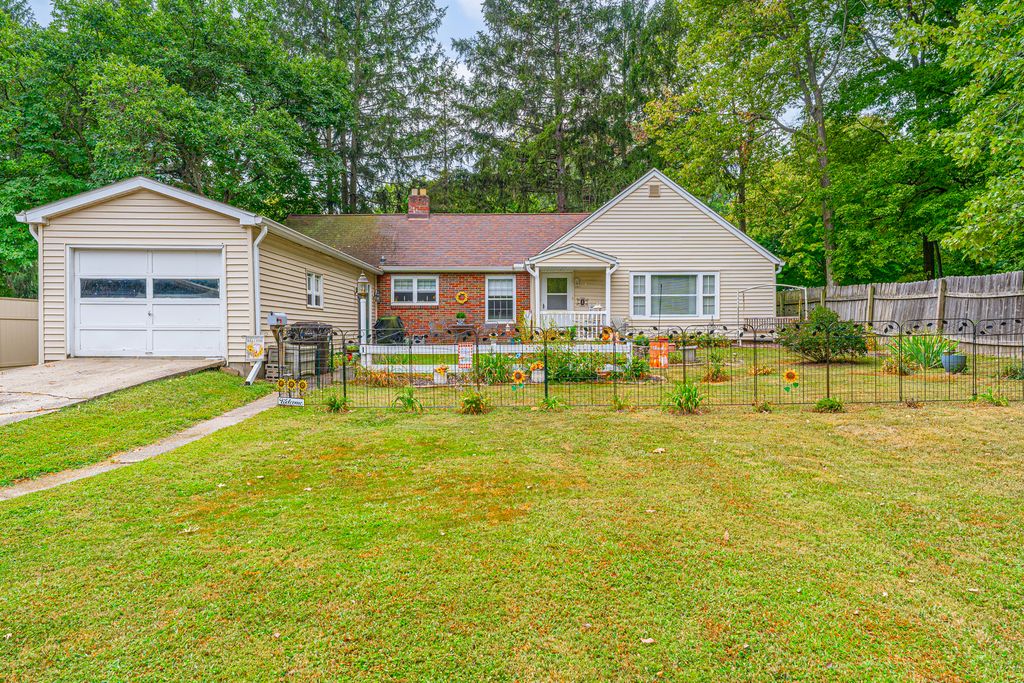 Photo for 1 Keokuk Street, Lincoln, IL 62656 (MLS # 12478543)