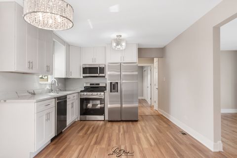 Tiny photo for 8101 S Oketo Avenue, Bridgeview, IL 60455 (MLS # 12528213)