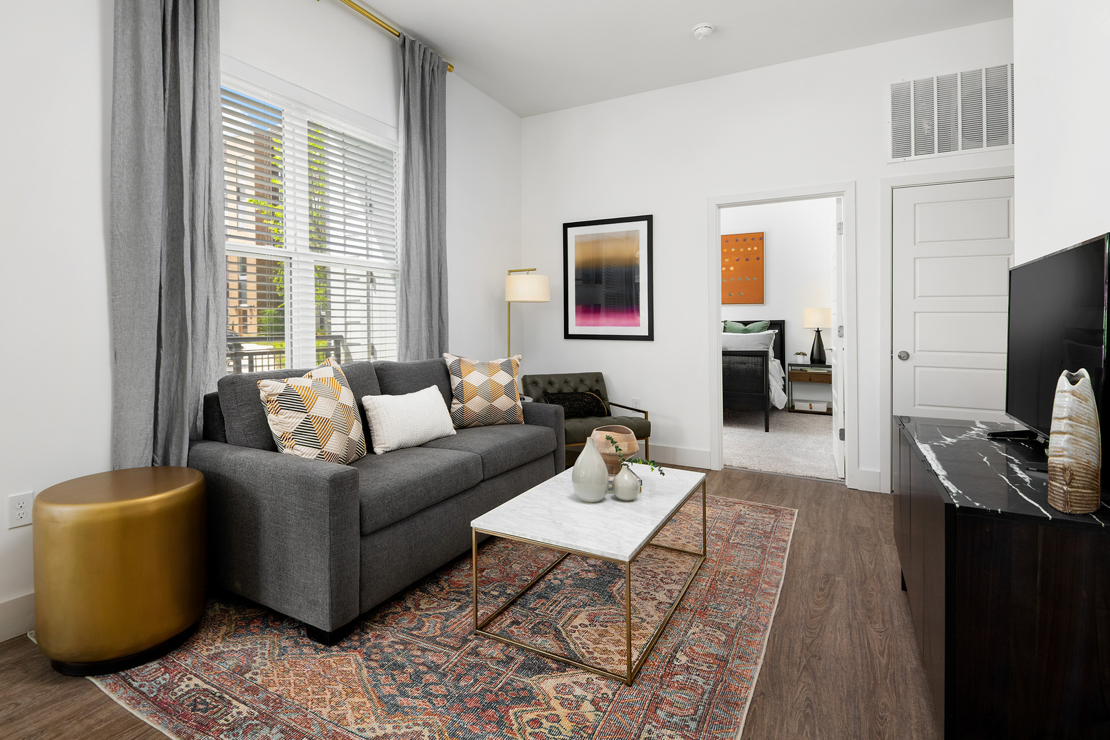 555 Lakeview Parkway 003