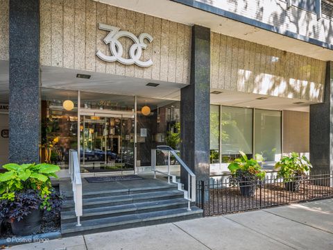 Tiny photo for 30 E ELM Street #14E, Chicago, IL 60611 (MLS # 12505434)