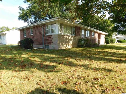 Tiny photo for 710 Sherwood Drive, Quincy, IL 62305 (MLS # 12478831)
