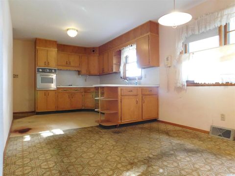 Tiny photo for 710 Sherwood Drive, Quincy, IL 62305 (MLS # 12478831)