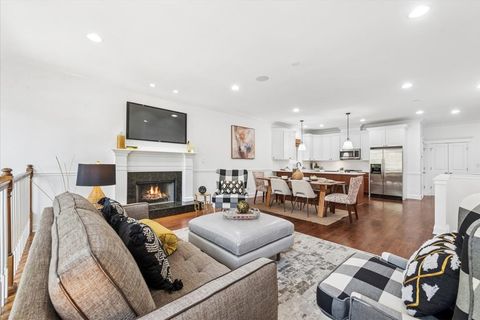 Tiny photo for 3625 N Lakewood Avenue #1N, Chicago, IL 60613 (MLS # 12609351)