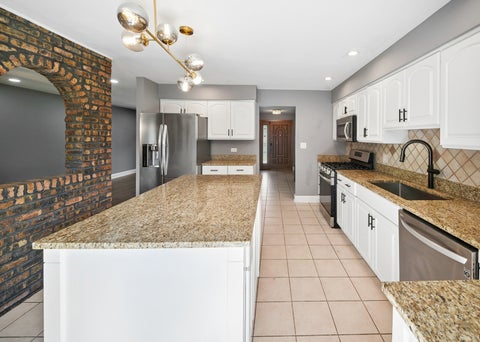 Tiny photo for 568 N Plamondon Drive, Addison, IL 60101 (MLS # 12751088)