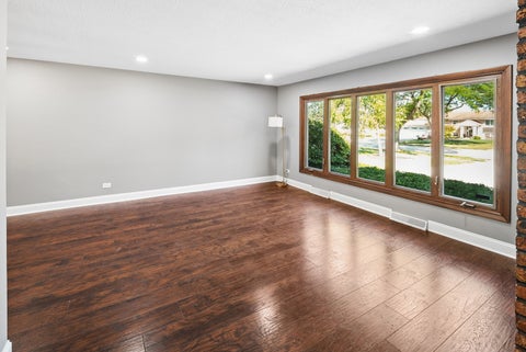 Tiny photo for 568 N Plamondon Drive, Addison, IL 60101 (MLS # 12751088)