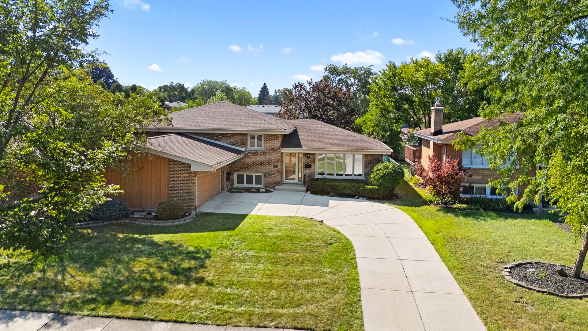 568 N Plamondon Drive